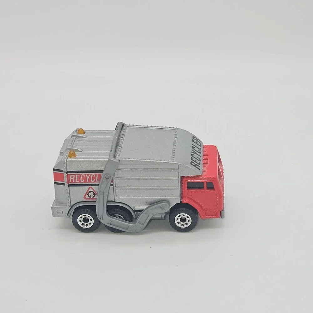 Matchbox Garbage Truck Lights/ Sound 1:64 Silver Red 1998 Recycler Die-cast Toy